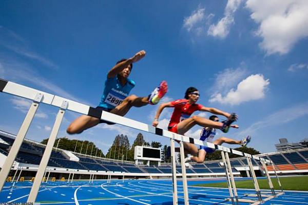 如何提高中考体育跳远成绩？培训技巧全解析(图1)